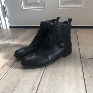 Black Oxford-Style Chelsie Boots Size 9